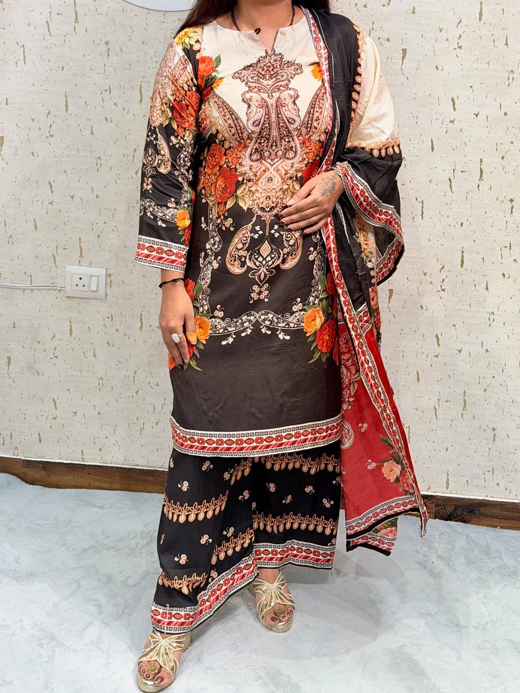 Damini 3 Piece Black Printed Suit - damini-3-piece-black-printed-suit-suit-18-img-2.webp